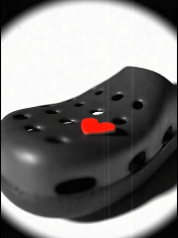 Frame from the animation: the Croc broadside to the camera